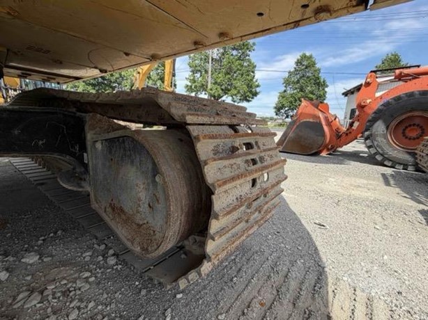 حفارة مجنزرة CATERPILLAR 320 موديل 2022
