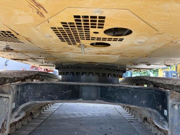 حفارة مجنزرة CATERPILLAR 320 موديل 2022