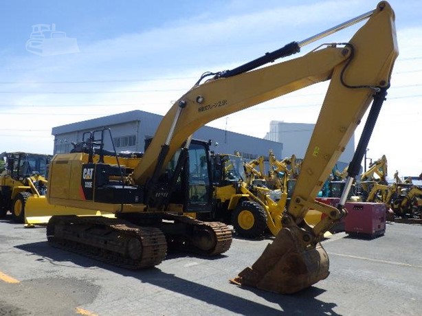 حفارة مجنزرة CATERPILLAR 320E موديل 2017