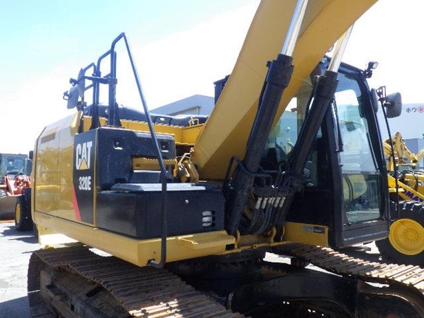 حفارة مجنزرة CATERPILLAR 320E موديل 2017