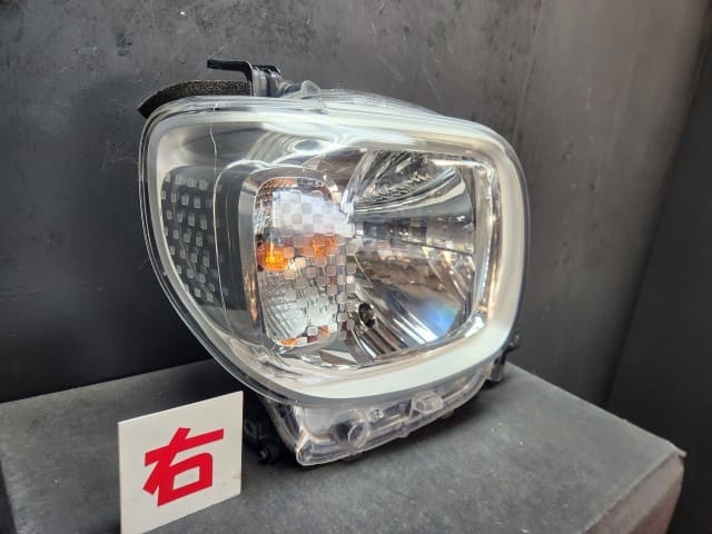 [Used]Right Headlight SUZUKI Spacia 2017 DAA-MK53S 3512079R00