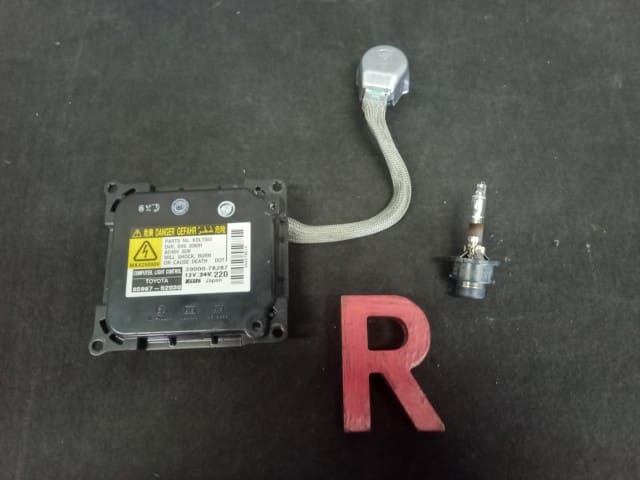 [Used]HID Control TOYOTA Noah 2006 DBA-AZR60G 8110728830