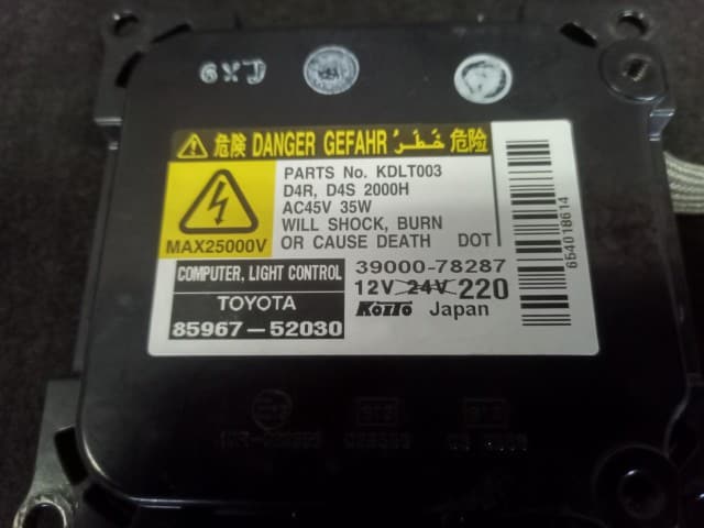 [Used]HID Control TOYOTA Noah 2006 DBA-AZR60G 8110728830