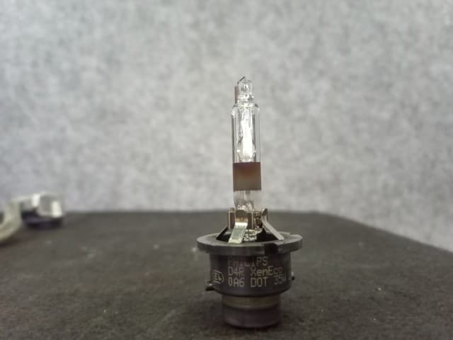 [Used]HID Control TOYOTA Noah 2006 DBA-AZR60G 8110728830