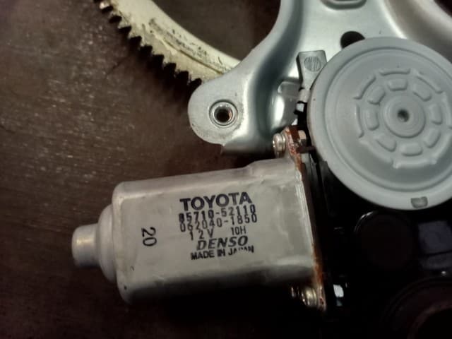 [Used]Front Right Door Regulator TOYOTA Noah 2006 DBA-AZR60G