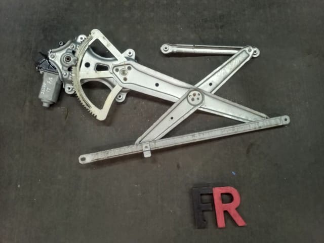 [Used]Front Right Door Regulator TOYOTA Noah 2006 DBA-AZR60G